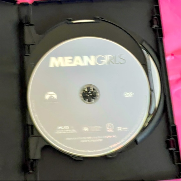 GIRLS RULE COLLECTION: Clueless,  MEANGIRLS, She's THE MAN [3-Disc, DVD] - Picture 2 of 5